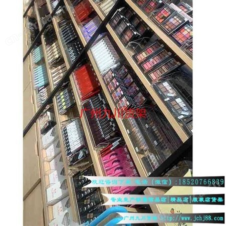 广西小品牌名创优品货架的摆放