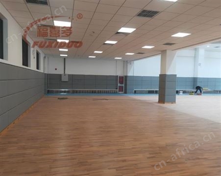 隆化县篮球馆防撞软包*羽毛球馆墙体软包墙围价格