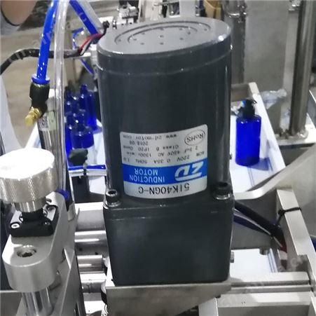 全自动洗衣液体罐装机 膏体称重式定量灌装机 活塞式瓶装罐装机械