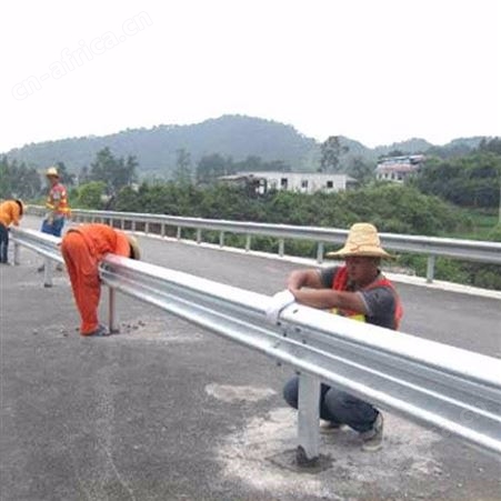 高速公路防撞波形护栏板 高速路护栏板一公里造价 波形护栏含安装价格